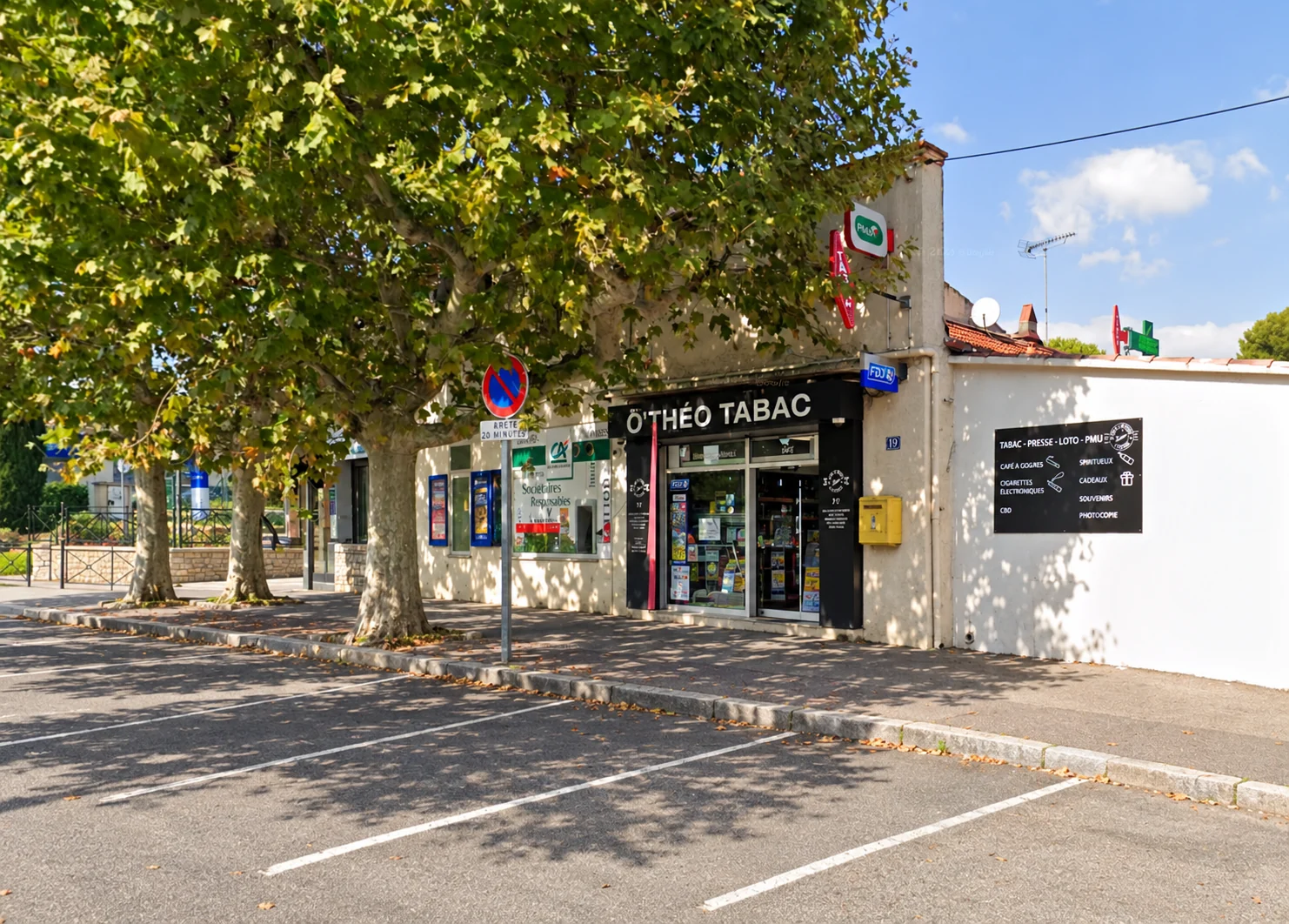 Devanture d’O’Théo Tabac à La Ciotat, avenue Théodore-Aubanel